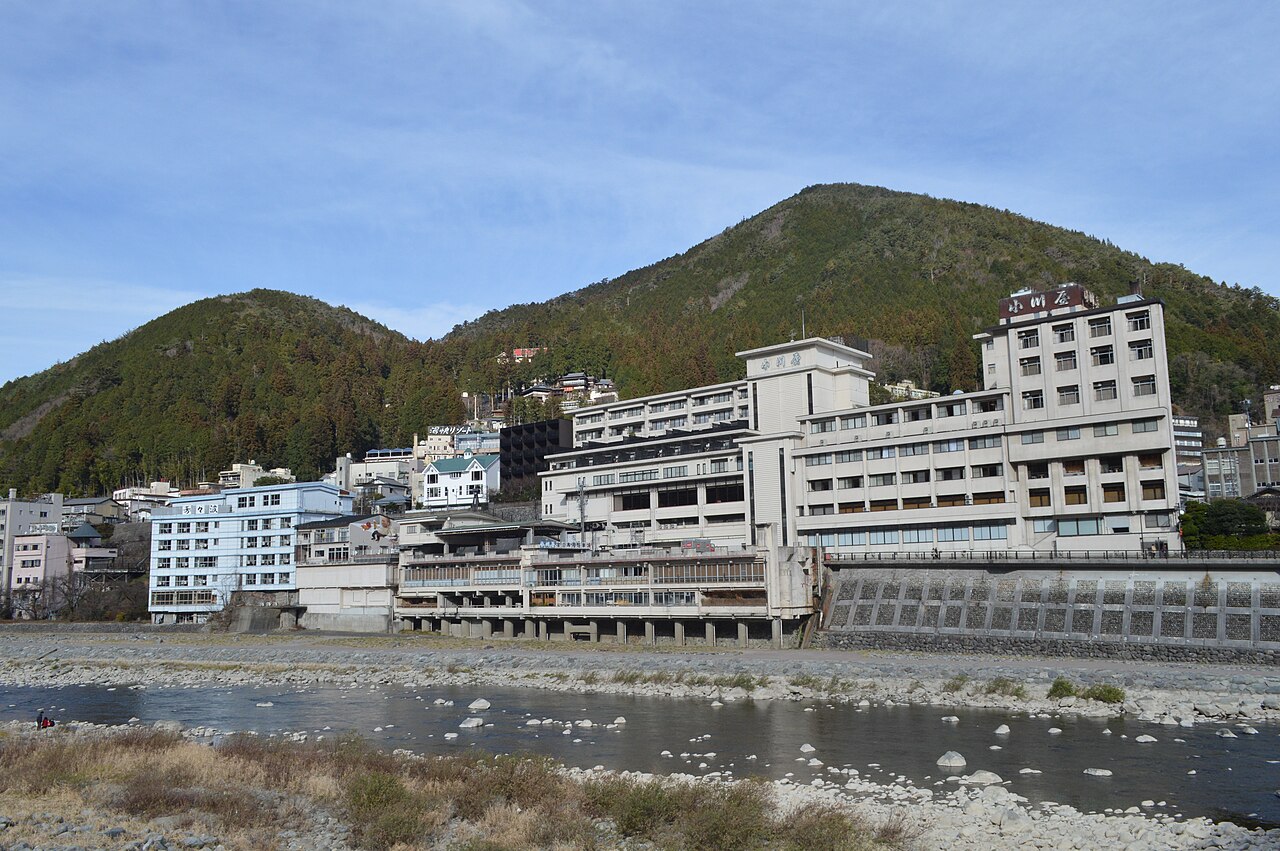 Hida River (飛騨川) with Gero Onsen town and Gero Fuji