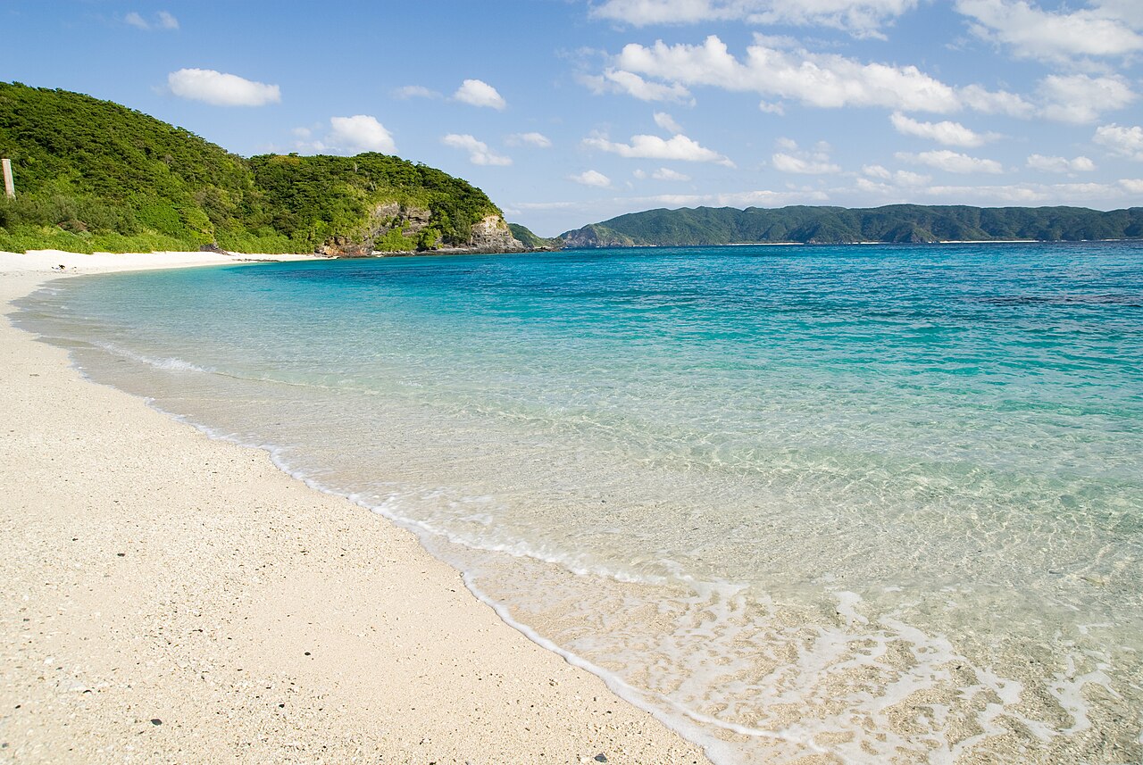 Furuzamami Beach (古座間味ビーチ)