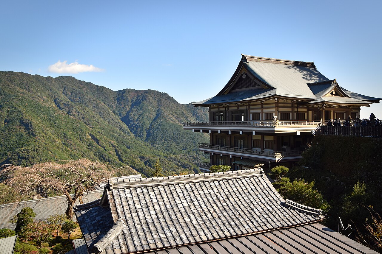 Kumano Nachi Taisha shrine courtyard