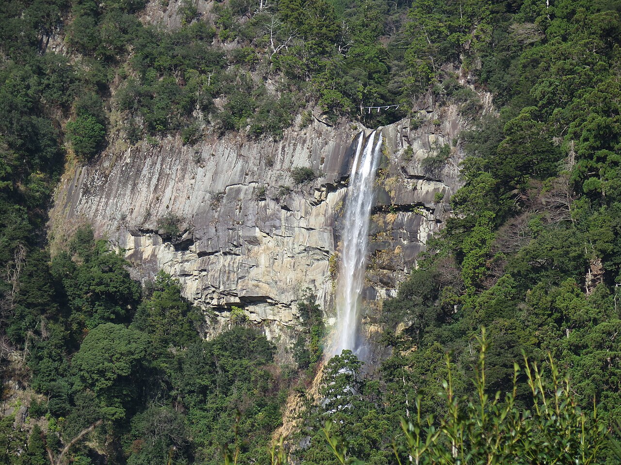 Nachi Waterfall (133m cascade)