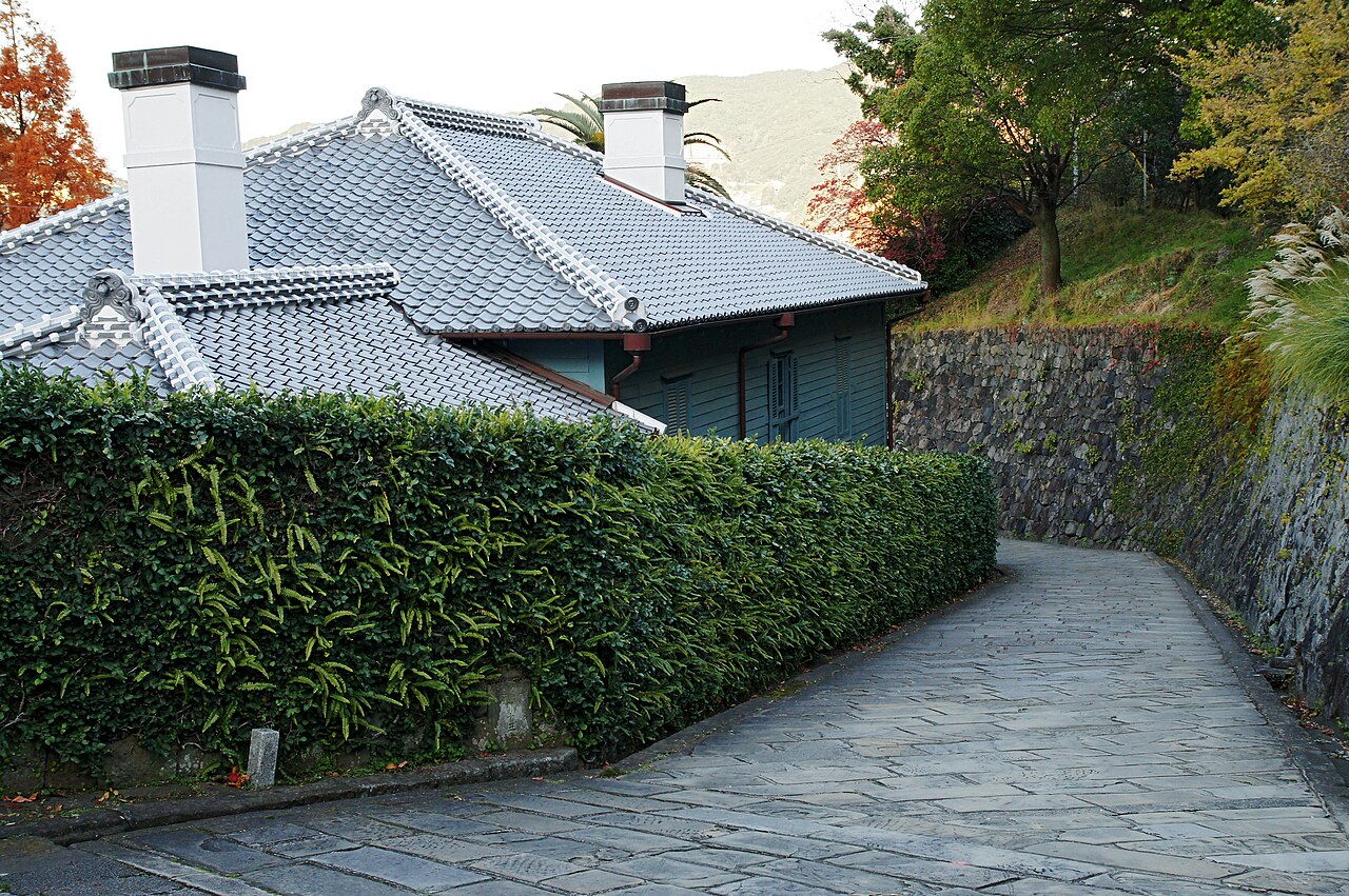 Oranda-zaka (Dutch Slope)