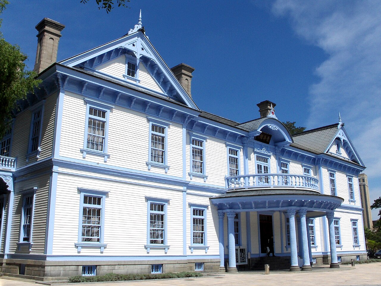 Nakajima Park + Toyohirakan Historic Building