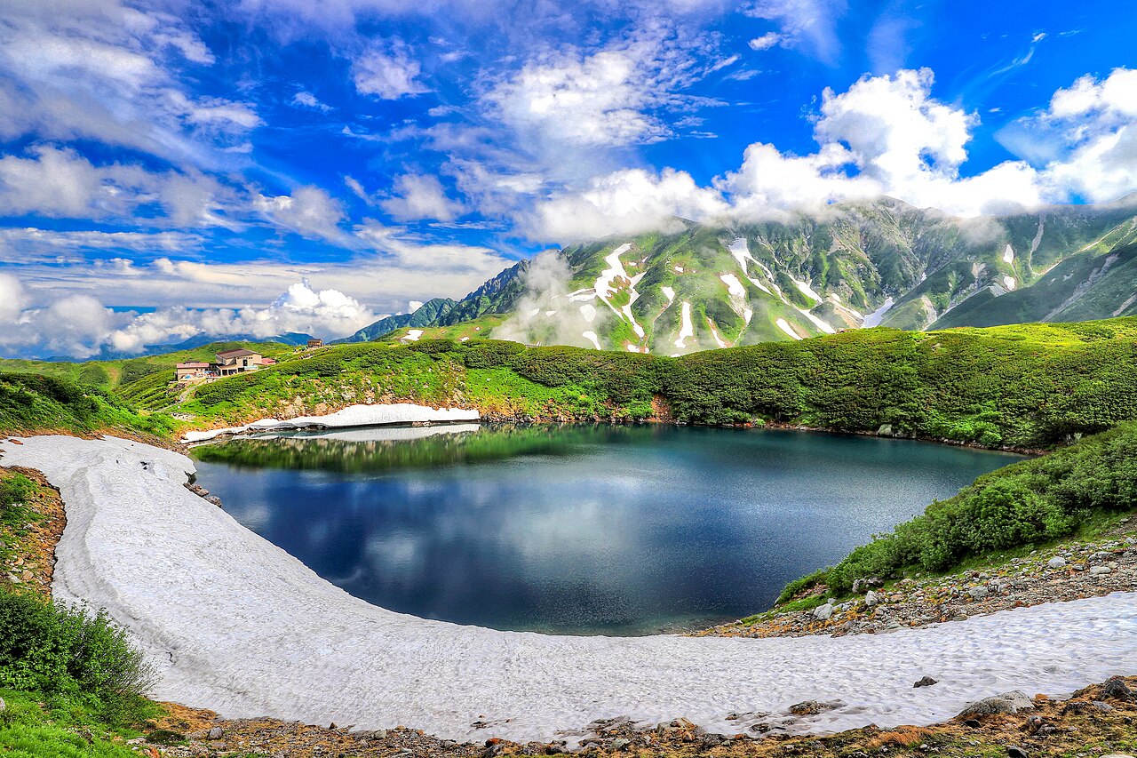 Mikuriga-ike alpine lake with mountain reflections