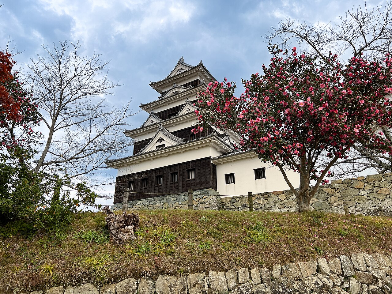 Ozu Castle