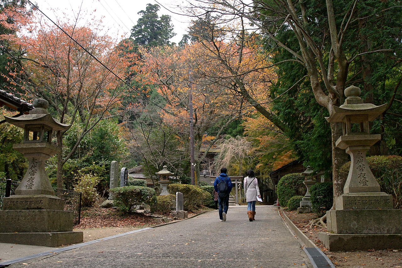 Kinpu Shrine in mountain setting